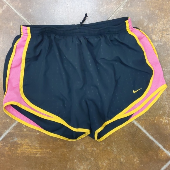 Nike Pants - Nike tempo shorts